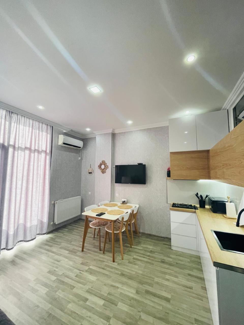Kate'S New Cozy Apartment Kutaisi Ngoại thất bức ảnh